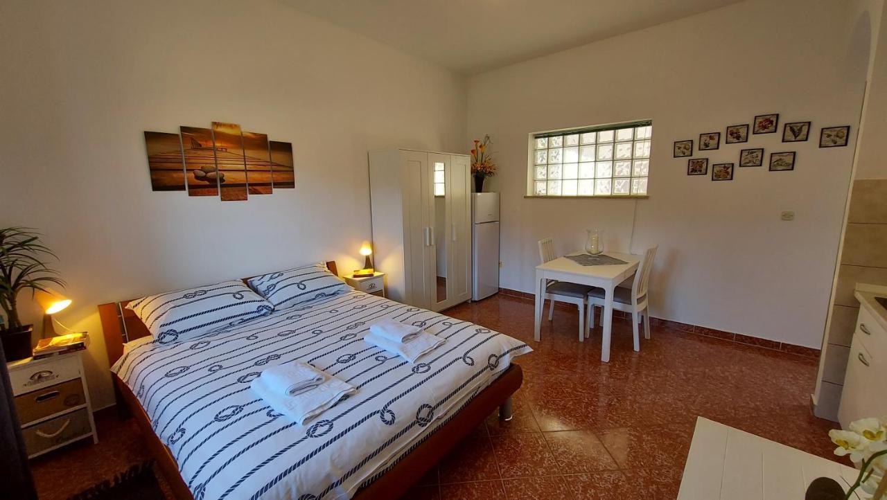 Soline Ada Apartment Pjescana Uvala Ngoại thất bức ảnh